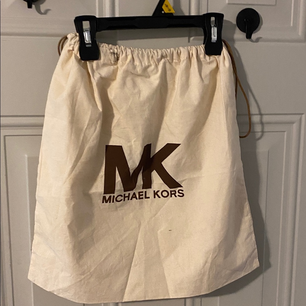 Dustcover bundle of 3, Michael Kors & B Makowsky - Picture 5 of 12